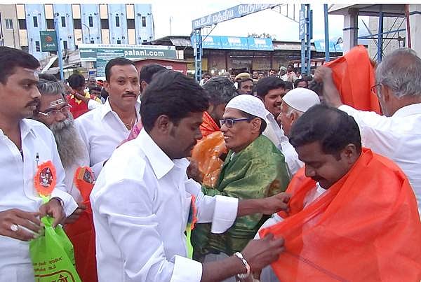 பழனியில் சிவசேனா சார்பில் வினாயகர் ஊர்வலம். இஸ்லாமியர் வரவேற்பு